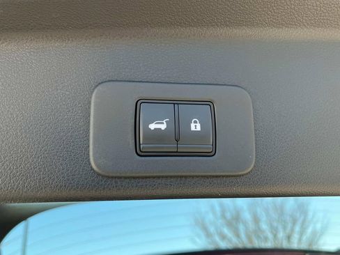 Certified 2025 Nissan Murano SV image 10