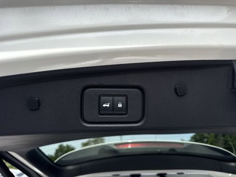 Used 2023 Nissan Pathfinder SL w/ SL Premium Package AWD/4WD image 33