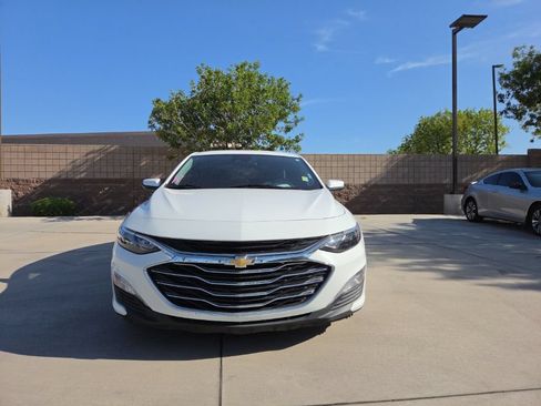 Used 2021 Chevrolet Malibu LT FWD image 2