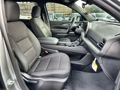 New 2025 Chevrolet Traverse LT w/ Enhanced Driving Package image 27