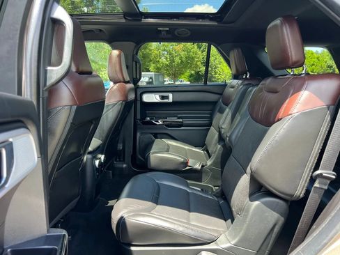 Used 2021 Ford Explorer Platinum w/ Equipment Group 601A AWD/4WD image 18