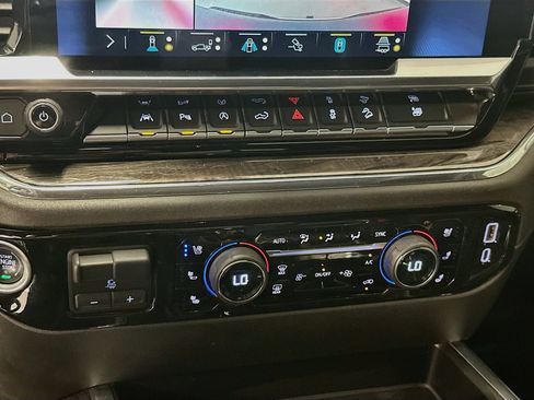 Used 2023 Chevrolet Silverado 1500 LTZ w/ LTZ Premium Package AWD/4WD image 24