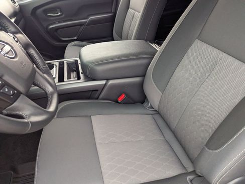 Used 2024 Nissan Titan SV w/ SV Convenience Package image 17