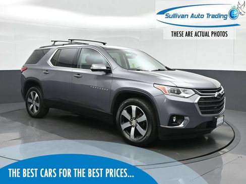 Used 2020 Chevrolet Traverse LT w/ LT Premium Package AWD/4WD image 1