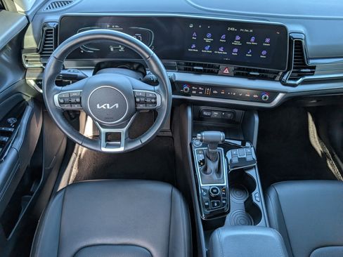 Used 2025 Kia Sportage EX w/ Premium Package image 6