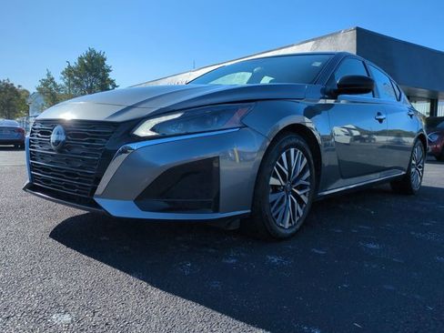 Used 2024 Nissan Altima 2.5 SV image 8