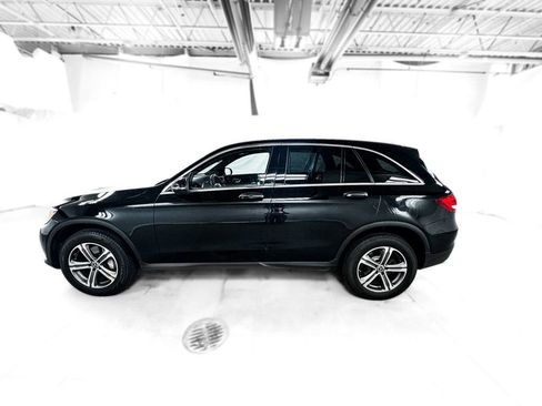 Used 2018 Mercedes-Benz GLC 300 4MATIC w/ Premium Package image 3