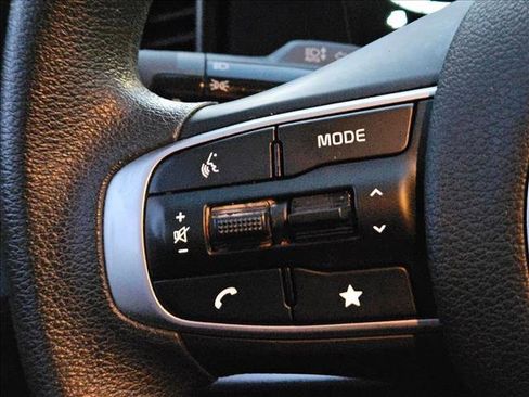 Used 2025 Kia Sportage LX image 14