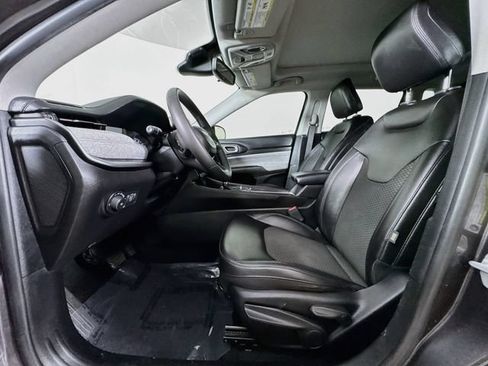 Used 2022 Jeep Compass Latitude w/ Sun and Sound Group AWD/4WD image 34