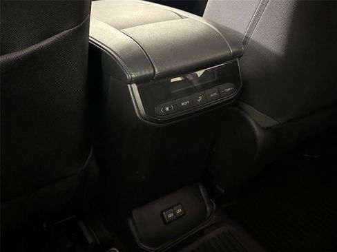 Certified 2023 Toyota Highlander LE image 34