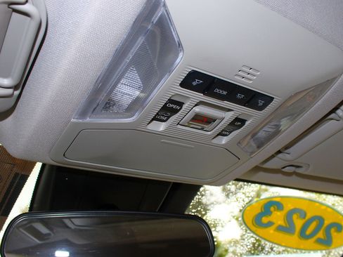 Used 2023 Toyota RAV4 XLE Premium image 32