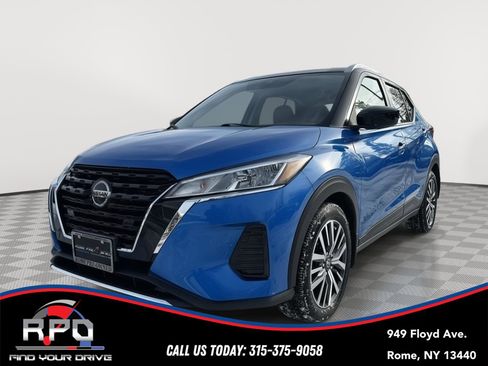 Used 2021 Nissan Kicks SV image 1