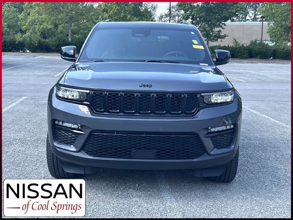 Used 2024 Jeep Grand Cherokee Limited w/ Black Appearance Package AWD/4WD image 2