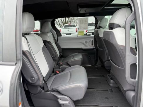 Used 2021 Toyota Sienna XSE image 22