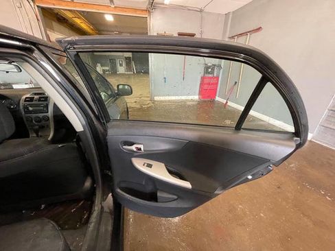 Used 2012 Toyota Corolla S image 28