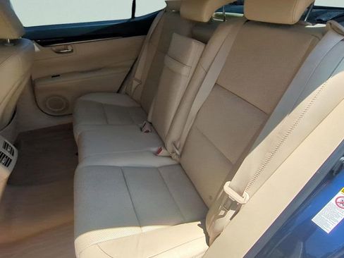 Used 2015 Lexus ES 350 w/ Luxury Package image 9