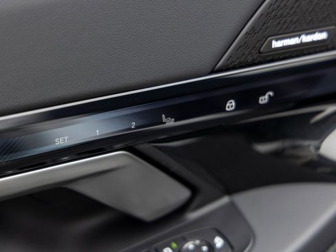 Used 2025 BMW i5 xDrive40 w/ Premium Package image 24