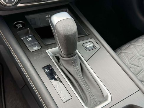 Certified 2025 Nissan Kicks SV image 28