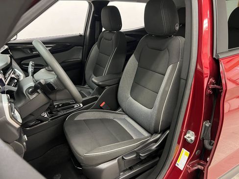 Used 2025 Chevrolet TrailBlazer LT FWD image 24