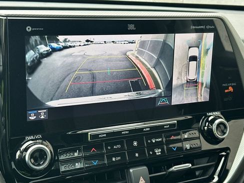 Used 2021 Toyota Highlander Platinum AWD/4WD image 21