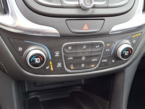 Used 2019 Chevrolet Equinox Premier image 16