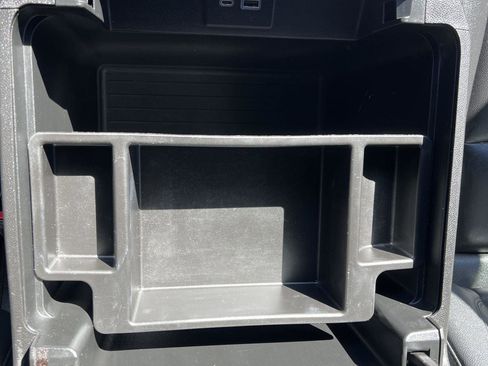 Used 2023 Chevrolet Suburban Z71 image 42