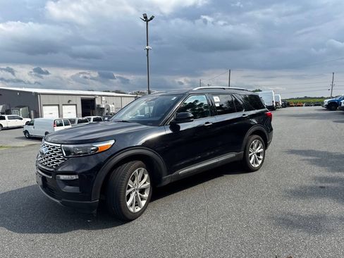 Used 2023 Ford Explorer Platinum w/ Technology Package AWD/4WD image 3
