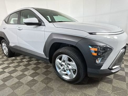 Used 2025 Hyundai Kona SE AWD/4WD image 2