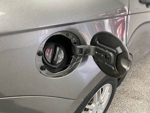 Used 2010 Ford Focus SE image 26