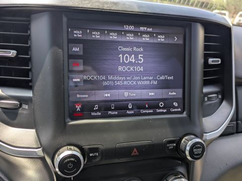 Used 2021 RAM 1500 Big Horn RWD image 15