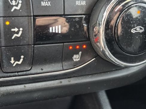 Used 2021 Chevrolet TrailBlazer LT w/ Convenience Package FWD image 21