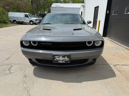 Used 2017 Dodge Challenger SXT RWD image 3