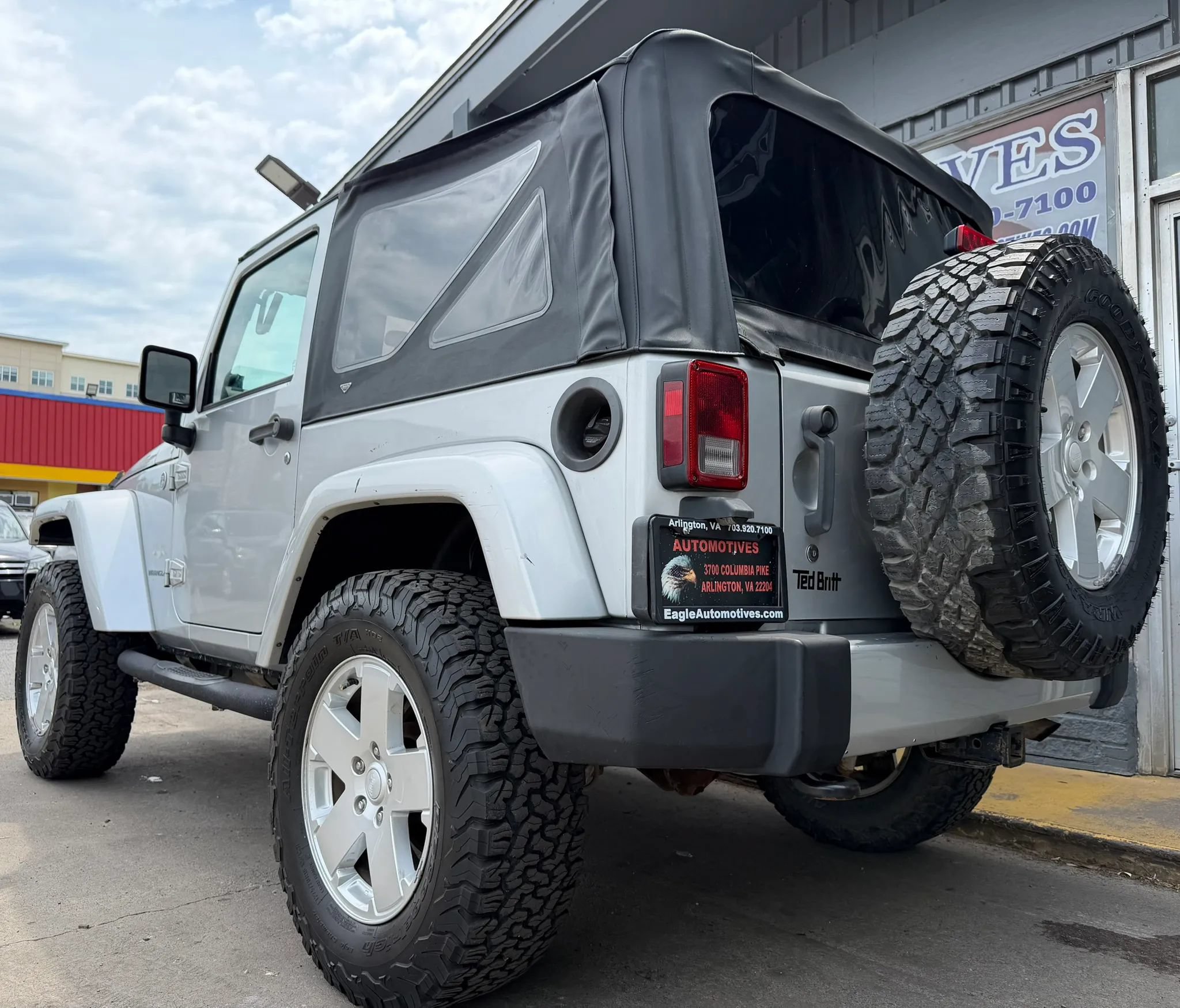 Used 2010 Jeep Wrangler Sahara w/ Trailer Tow Group AWD/4WD image 5