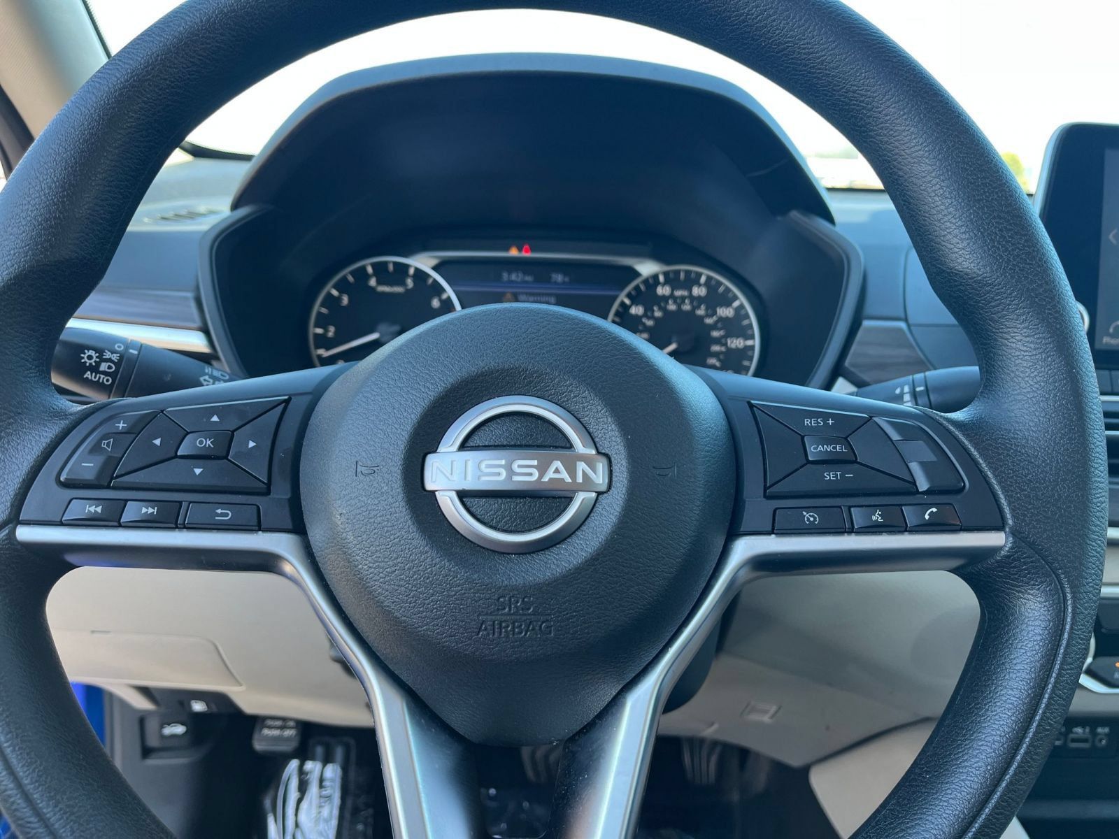 Used 2025 Nissan Altima 2.5 SV FWD image 28