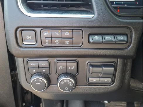Certified 2024 Chevrolet Suburban Premier AWD/4WD image 14