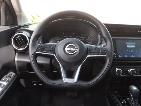 Used 2024 Nissan Kicks SV image 22