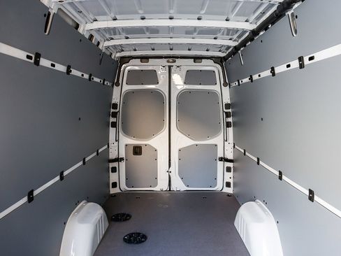 Used 2024 Mercedes-Benz eSprinter 170 Cargo image 16