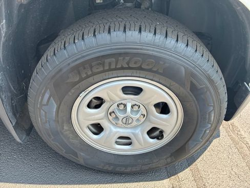 Certified 2025 Nissan Frontier S AWD/4WD image 9