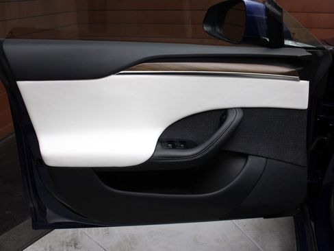 Used 2022 Tesla Model S AWD image 44