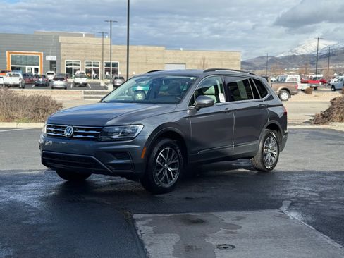Used 2020 Volkswagen Tiguan SE image 11