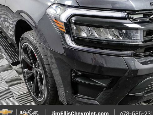 Used 2022 Ford Expedition Limited image 40