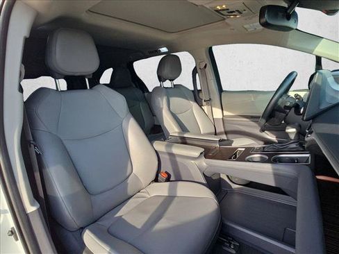 Used 2022 Toyota Sienna XLE FWD image 21