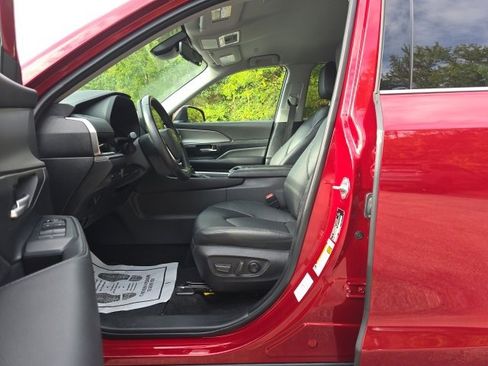 Used 2024 Toyota Grand Highlander XLE image 13