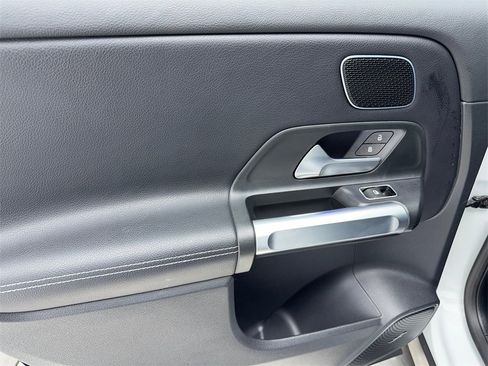 Used 2021 Mercedes-Benz GLB 35 AMG 4MATIC image 43