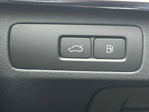 Certified 2023 Volvo XC90 T8 Plus image 41