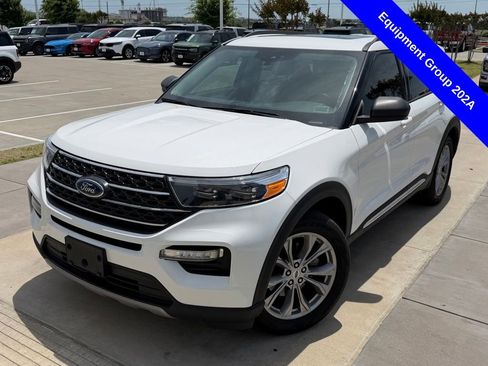 Used 2022 Ford Explorer XLT w/ Equipment Group 202A RWD image 4