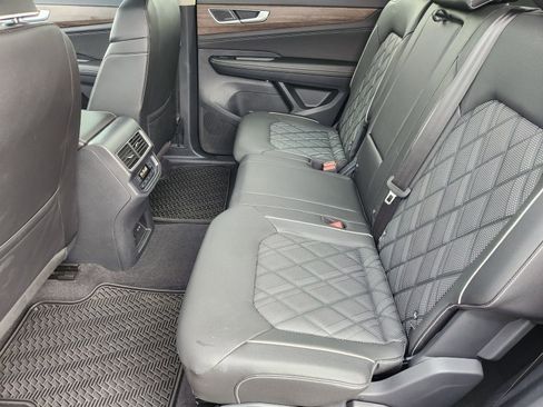 Used 2025 Volkswagen Atlas SEL Premium R-Line image 33