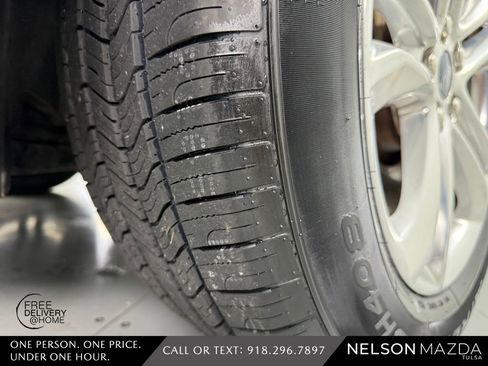 Used 2017 Ford Edge Titanium w/ Equipment Group 301A AWD/4WD image 9