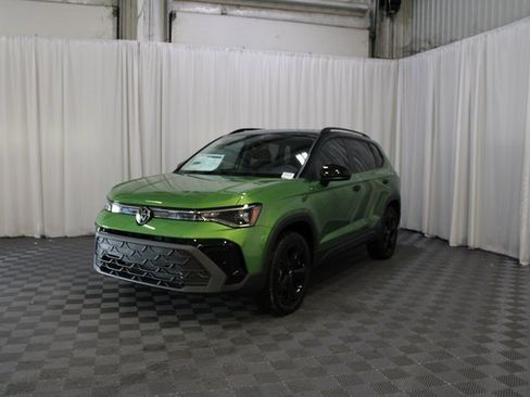 New 2025 Volkswagen Taos SE image 31