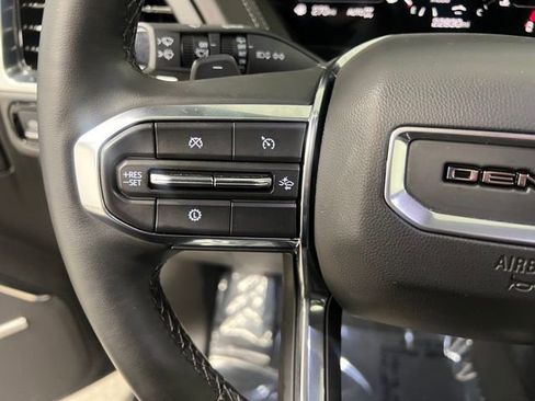 Used 2025 GMC Yukon XL Denali image 29